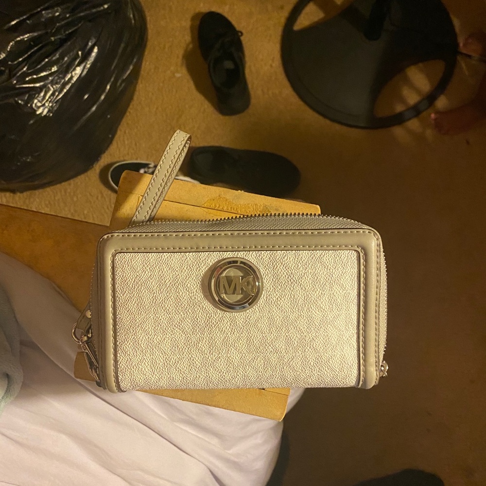 Michael kors wallet